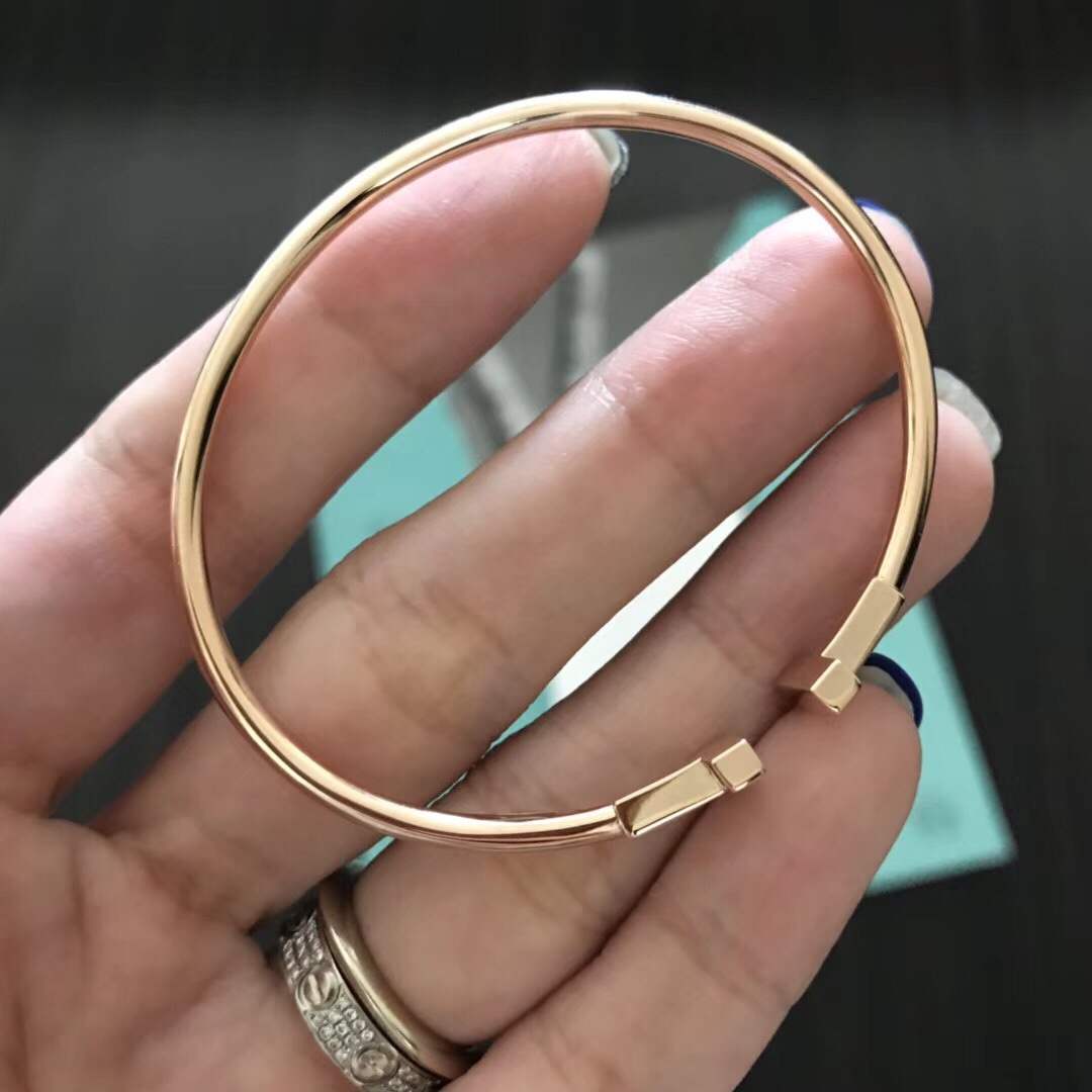 T wire bracelet medium