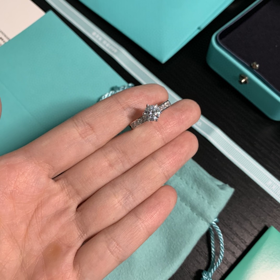 Setting Engagement Ring with a Channel-set Diamond Band 1 carat