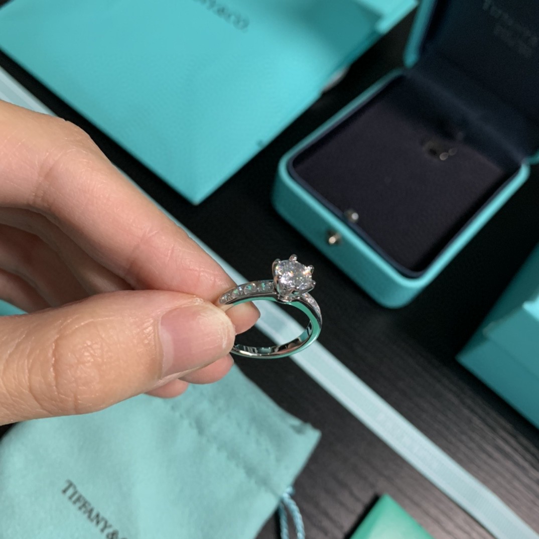 Setting Engagement Ring with a Channel-set Diamond Band 1 carat