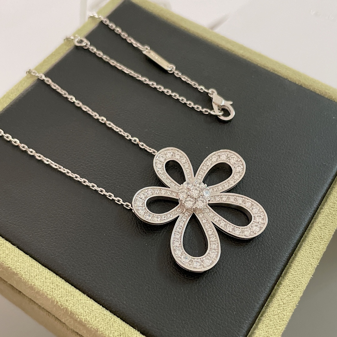 Flowerlace Pendant