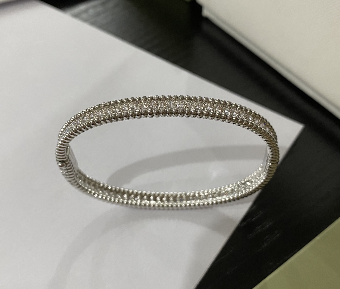 Perlée Diamonds Bracelet 1 Row Medium Model